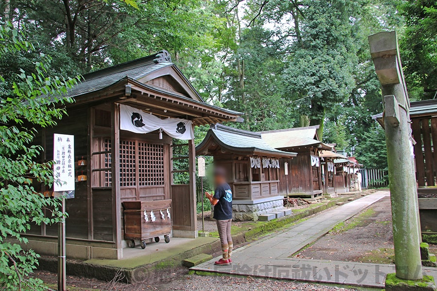 須賀神社 本殿裏の摂社の様子