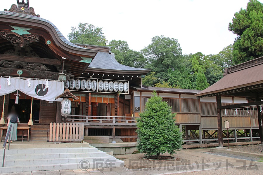 須賀神社 拝殿と須賀神社会館をつなぐ渡り回廊の様子