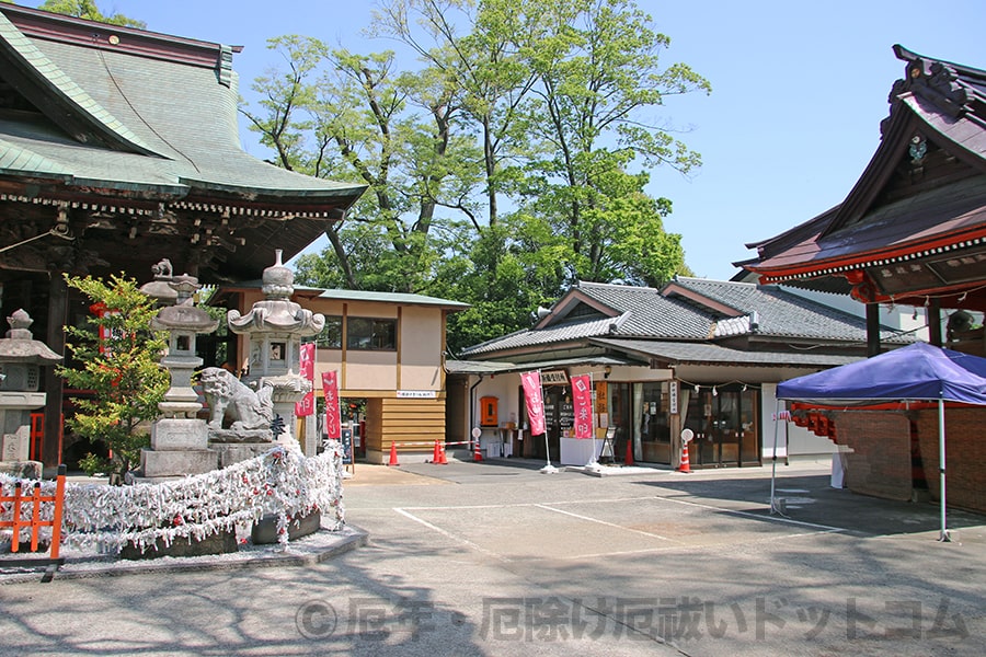 上野国総社神社 拝殿と社務所などの様子