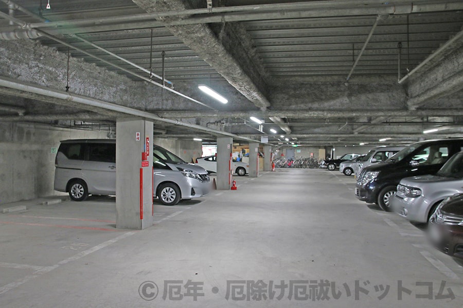 大阪天満宮 駐車場建物内の様子
