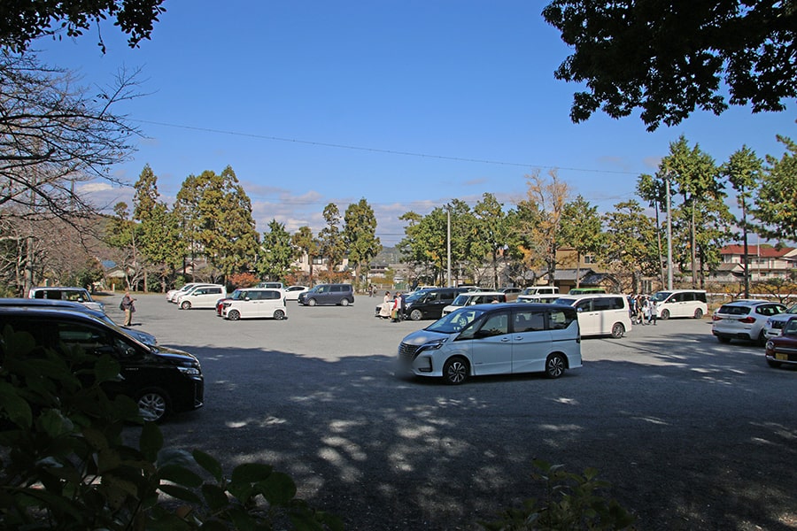 吉備津彦神社 第一駐車場の広さの様子（その2）