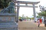 厳島神社 石鳥居と狛犬の様子