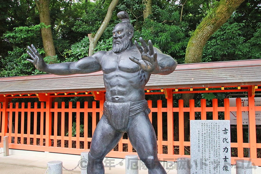 住吉神社 古代力士像アップの様子