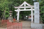 瀬日枝神社・水天宮 日枝神社側の入口鳥居と境内参道の様子