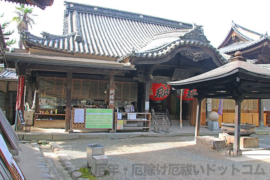 石手寺 御祈祷受付のある納経所の様子