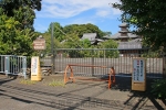 alt=&quot;拝島大師本覚院 南大門横の護摩祈祷者専用駐車場の様子&quot;