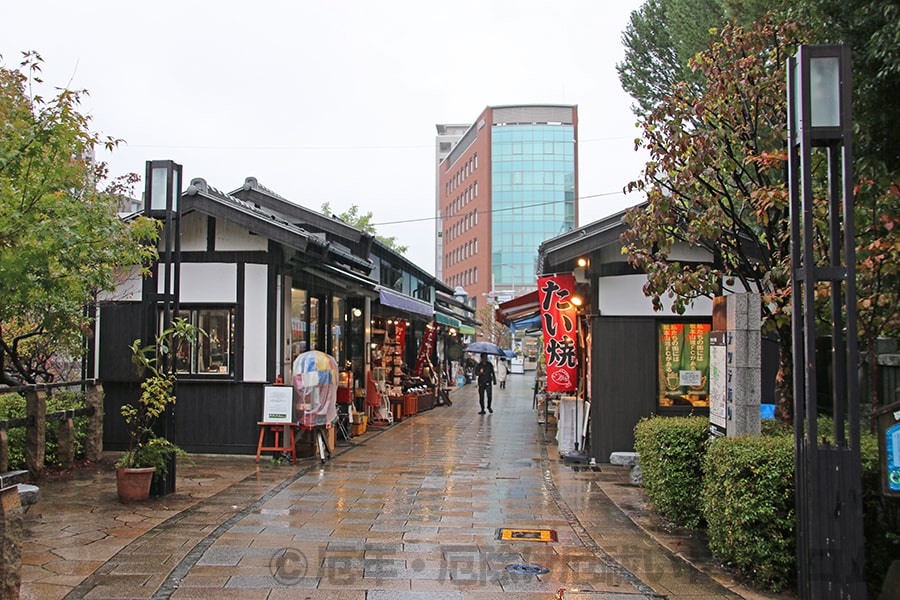 四柱神社 なわて通り商店街の様子