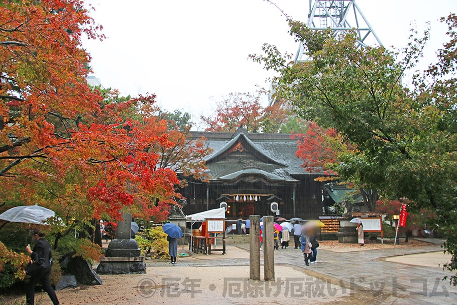 四柱神社 拝殿・本殿への参道様子