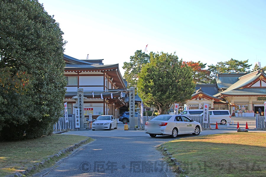 広島護國神社 境内正面左手にある車用の入口の様子