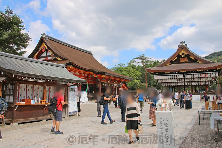 八坂神社 境内 本殿・舞殿前の様子