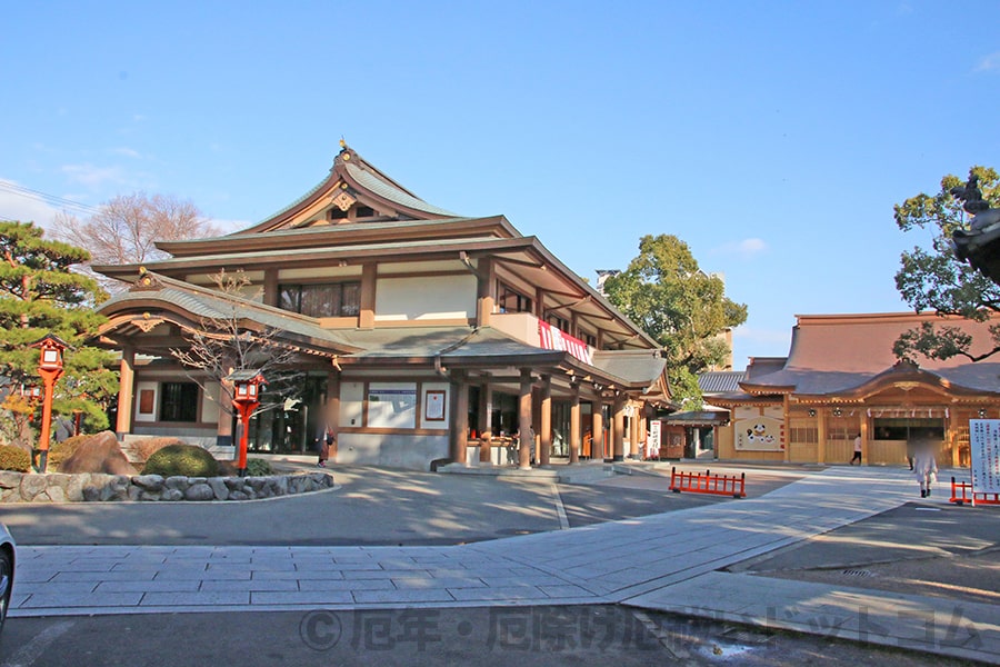 方違神社 境内の本殿と社務所の様子